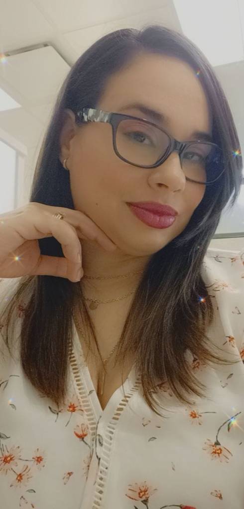 Comencé para aprender a defenderme y gané otra familia.

El Dojo es fonde me encuentro con personas muy diferentes a mi, sin embargo mantenemos una relación de hermandad y amistad.

Aqui es donde nuestras diferencias son nuestras fortalezas y trabajamos juntos en nuestras debilidades.

Estar en el Ryu/Dojo me ha ayudado a canañizar corajes y frustraciones, pero sobre todo me ha ayudado a ser una mejor madre y esposa.