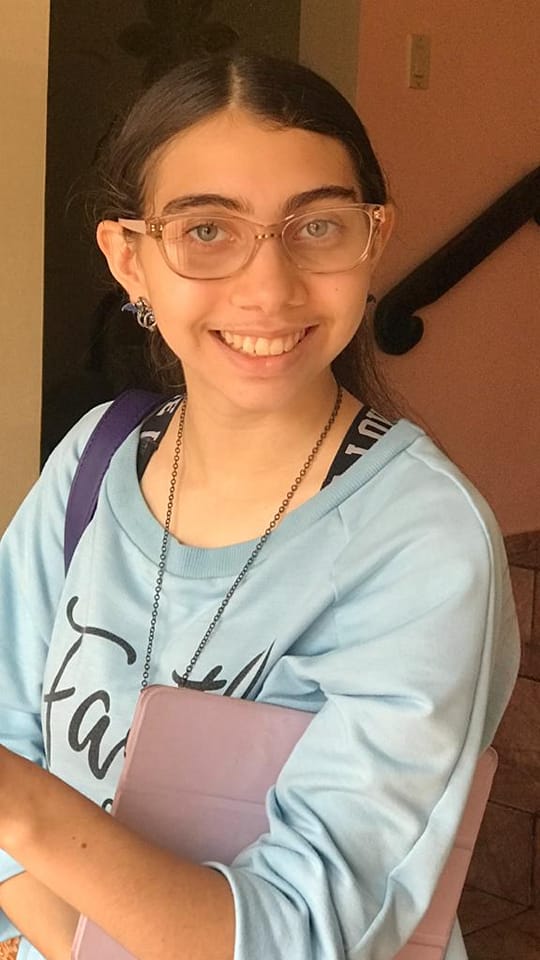 Nayaira inició sus estudios marciales a los 7 años. Con un diagnóstico de autismo desde los tres años y problemas motores leves no fue fácil encontrar un lugar donde pudiera practicar algún deporte en un ambiente seguro y apropiado. Desde el primer momento pudo integrarse a disfrutar su entrenamiento. Como consecuencia es una joven extrovertida, social y segura de sí misma. Ha compartido con personas de todas la edades y de otros países durante seminarios y demostraciones. Nayaira completó el programa de Ninja Kids para luego continuar con el programa de Ninjutsu. Hoy día, además de continuar entrenando, inició estudios en Dux Ryu Kenjutsu, el arte de la espada el cual le apasiona.