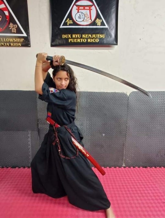 Cuando llege al AAMPR mis expectativas eran aprender y dominar el arte de la espada japonesa. Es mi deseo practicar el Kenjutsu con elegancia y estilo. Es un orgullo para mi haber llegado a cinturón negro y espero poder ser ejemplo a seguir como Sensei y compartir mis conocimientos con las nuevas generaciones de estudiantes.